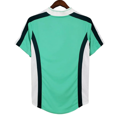 Vista trasera de la camiseta retro de Nigeria 1998 local en color verde con paneles laterales blancos